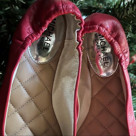 MICHAEL KORS NWT Bright Red Leather Bow Ballet Flats with Silver Logo - Picture 4 of 8